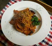 パスタは麺の量を100g・200g・300gから選んでね