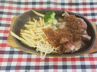 大人気！炭火で焼いてじゅうじゅう鉄板で！
100ｇ→1200円
200ｇ→2400円
300ｇ→3600円