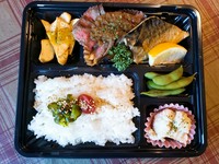 お肉もお魚も食べたい!!そんなあなたにピッタリのお弁当♪