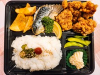 （唐揚げ3個＋サバﾊｰﾌ）肉魚のバランス弁当！