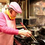 家にお客様をお招きしたときのように、心を込めてお料理をつくっています。居心地よくくつろいでいただけるようにあったかい場所でありたいと願っています。家庭的な料理をお出ししています。