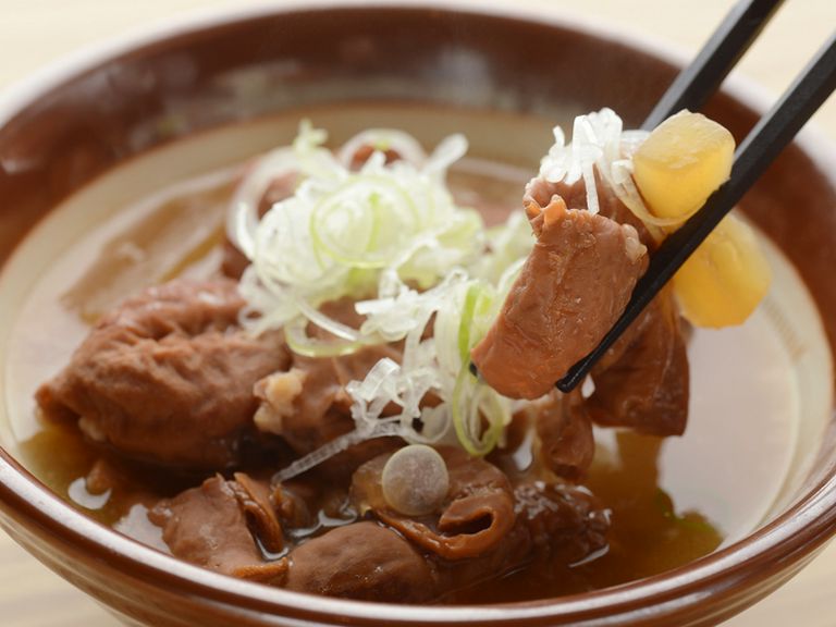 しょうゆベースの濃厚『もつ煮込み』