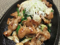 甘辛ダレで炒めたモツとシャキシャキネギが良く合います。