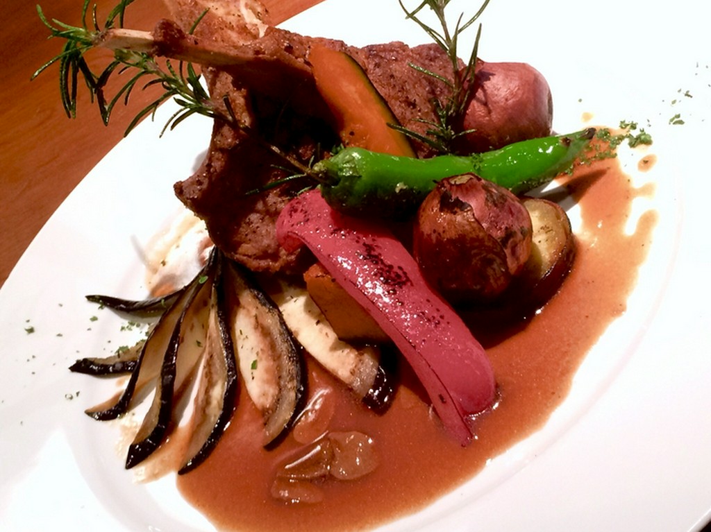 骨付き仔羊のロティ ガーリックソース