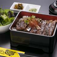 サーロインは那須の銘柄牛「那須山牛サーロイン」を使用。甘辛のソースはご飯にぴったりで、箸が進みます。