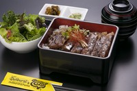 サーロインは那須の銘柄牛「那須山牛サーロイン」を使用。甘辛のソースはご飯にぴったりで、箸が進みます。
