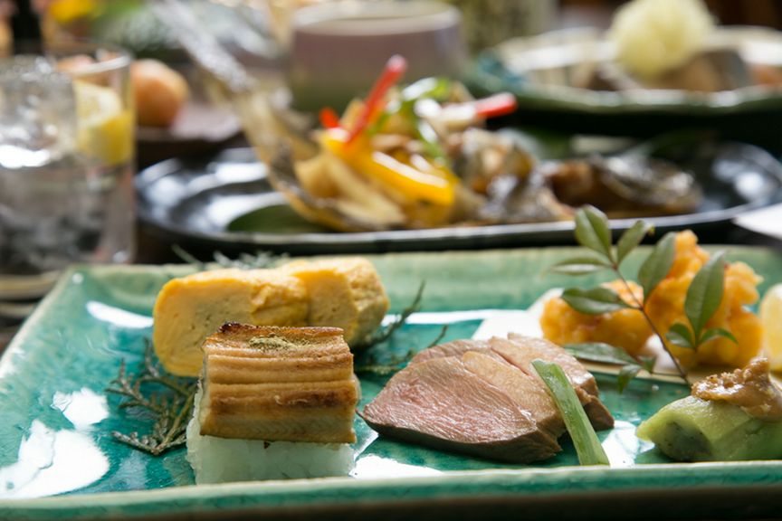自家製の手打ちそばと創作和食を心ゆくまで堪能