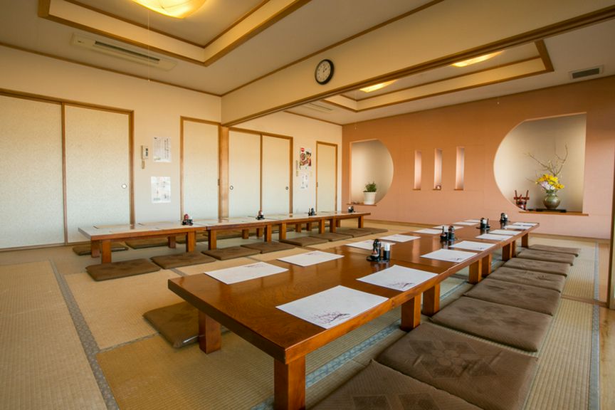 ちょっとした集まりから歓送迎会など、大勢の宴会シーンにも便利
