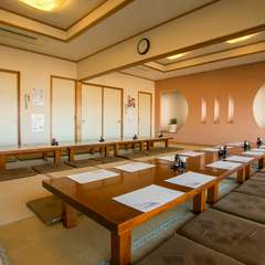 ちょっとした集まりから歓送迎会など、大勢の宴会シーンにも便利