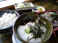 鮪赤身と大和芋のトロロ掛けとお蕎麦