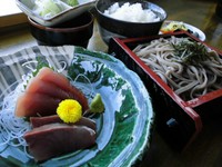 東京築地直送のお造りとお蕎麦。