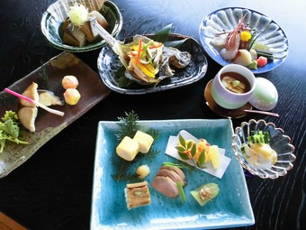 コース料理は3000円からご用意させていただきます。