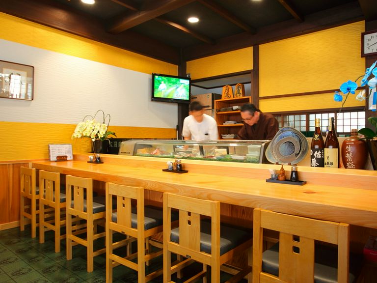 木の温もり感じる、和のしつらえで統一した店内