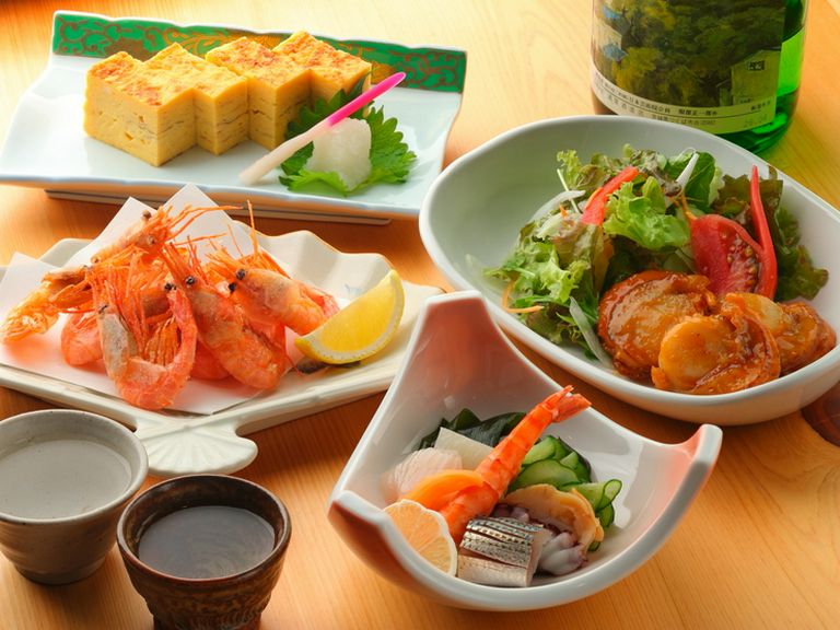 旬の食材を使用し、心を込めてつくられた和食の逸品は酒の肴に