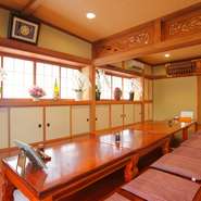 20名収容可能な心地よさが配慮されたお座敷。純和風の落ち着いたお部屋は、大切な人を招いての接待や家族のお祝い事、仏事など様々なシーンにおすすめです。