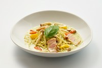 クリーミーソースにバジルの爽やかさが引き立つ絶品パスタ！