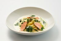 フレッシュほうれん草とサーモンのシンプルクリームソース！