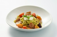 厚切りベーコンとゴロッとトマトの具だくさんパスタ