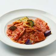 熟成ベーコンと茄子の相性抜群のトマトソース