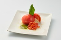 たっぷりチーズを丸ごとトマトに詰め込みました！
