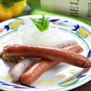 あさり、蛤、小柱の三種類をクリーム仕立てのスープに合わせた限定メニュー