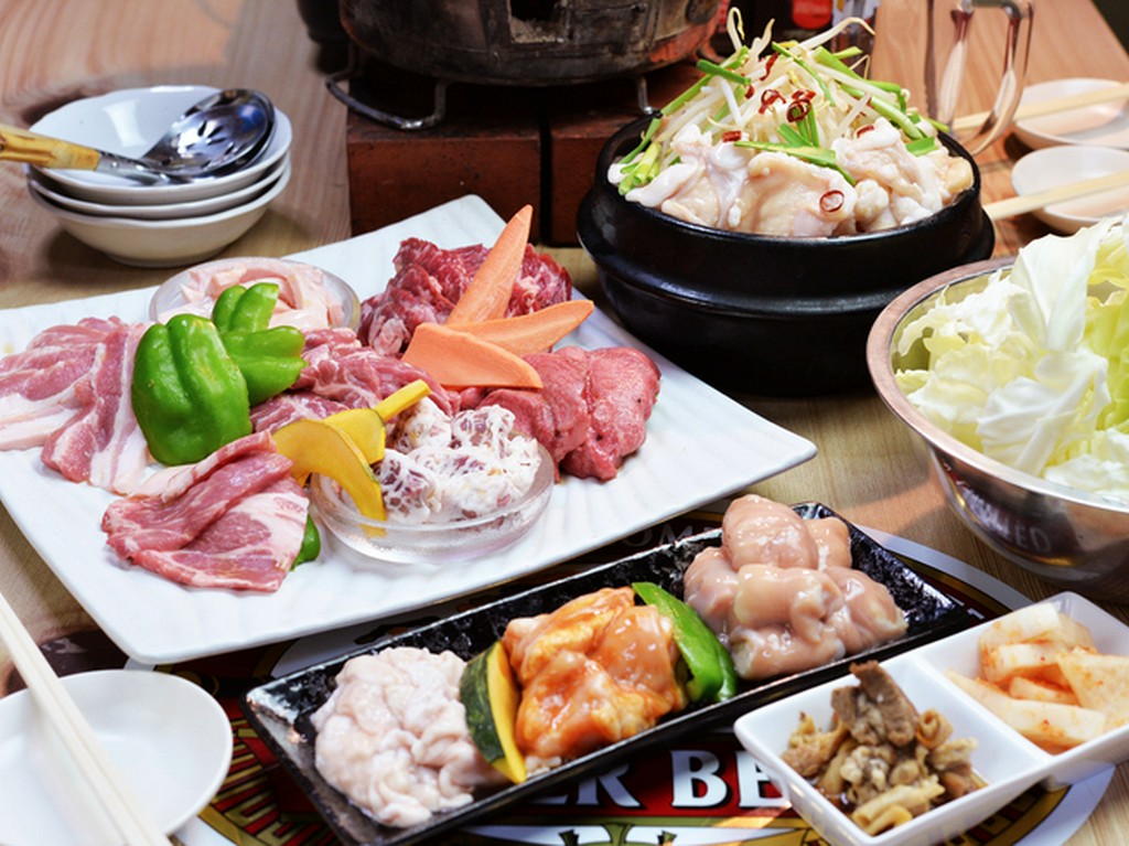 福島駅東口から徒歩5分。レトロな雰囲気を楽しい忘年会