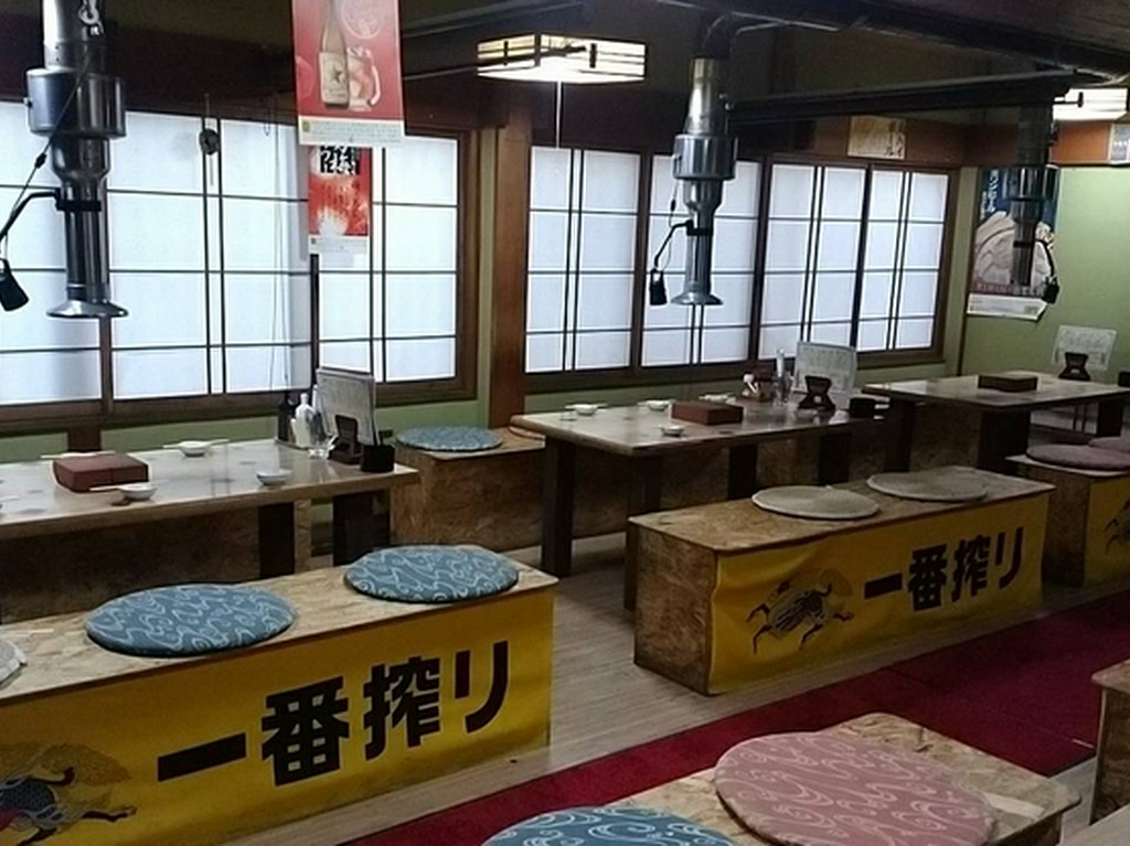 レトロな雰囲気が魅力的な『ホルモン横丁』