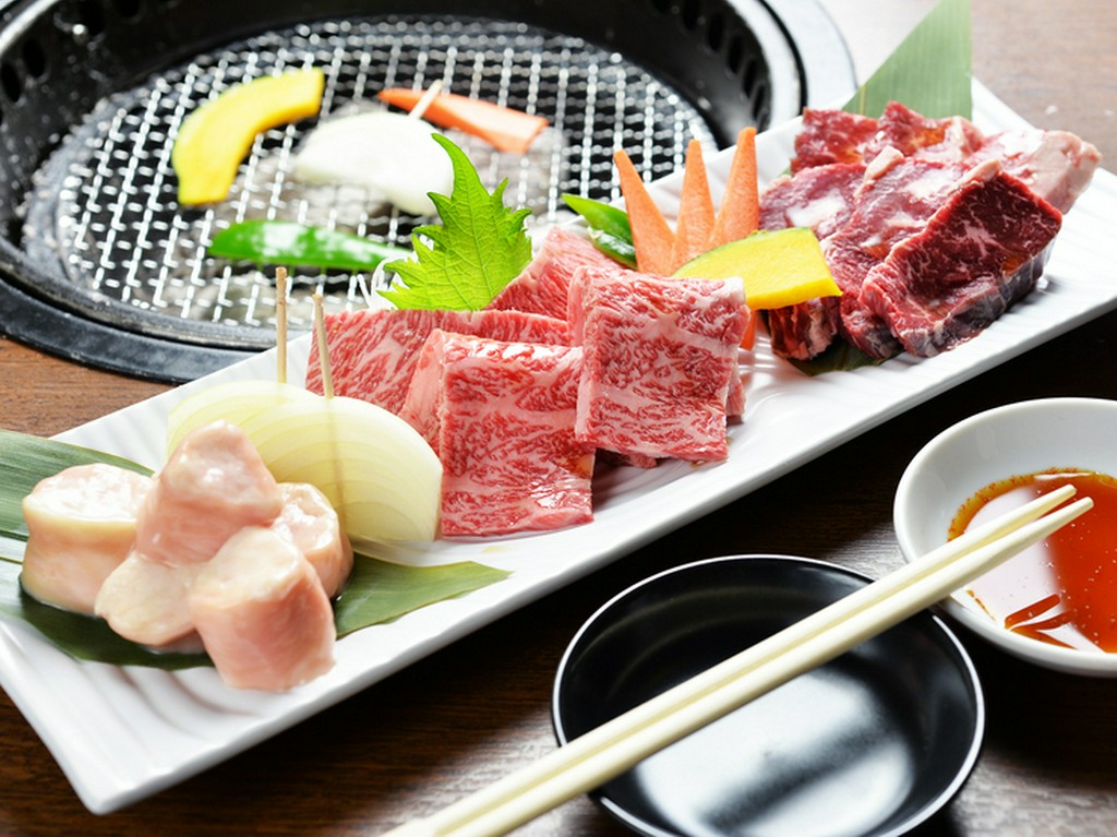 大人気のメニューを一皿で味わえる『大とろ三種盛り』