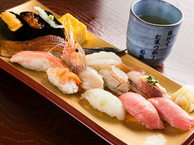 鮮度抜群! 石巻の旬の魚介類が堪能できる『おまかせ』にぎり
