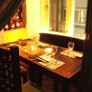 半個室の店内ですので安心感もあり、人数に合わせてお席をつくれるなど使い勝手が抜群！料理も女性のお客様に人気のものを取り揃えております。