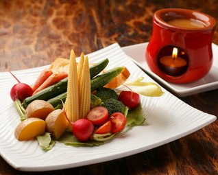  こだわりの自家製ソースで食べる『彩り野菜のバーニャカウダ』