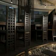 カジュアルな雰囲気で一人でも楽しめます。食事に舌鼓を打つも良し、軽く一杯も良しのダイニングバーです。