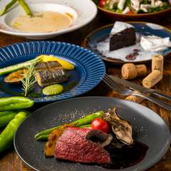 牛イチボステーキ・旬魚など、高級食材をふんだんに取り入れたコース ドリンクのカクテルが500種以上