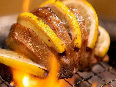 名物！！！”肉塊”レモン牛たん