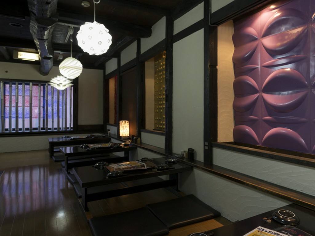 ムードのある洒落た雰囲気の和モダンな空間