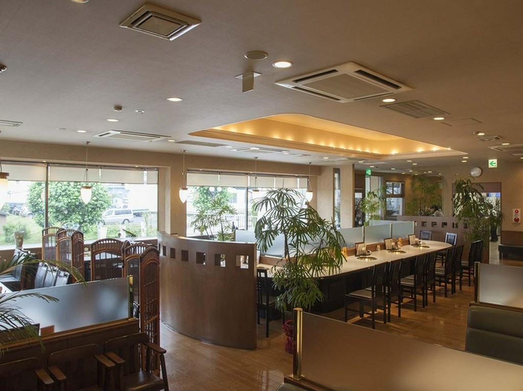 女性でも気軽に入りやすい清潔な店内