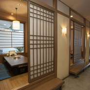 6名様用掘りごたつの個室は4部屋。人数に応じて仕切ることができる大部屋は、小さなお子様がいても安心のフローリング仕様です。