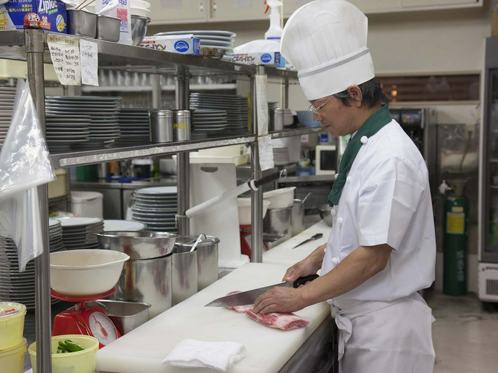 常にお客様の気持ちになり、喜んでいただける料理を提供