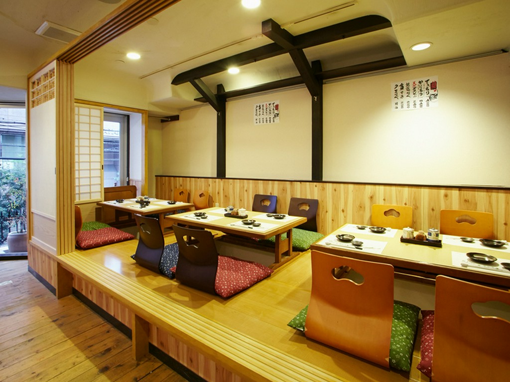 掘りごたつ風のお座敷で、ゆったと宴会を楽しめます