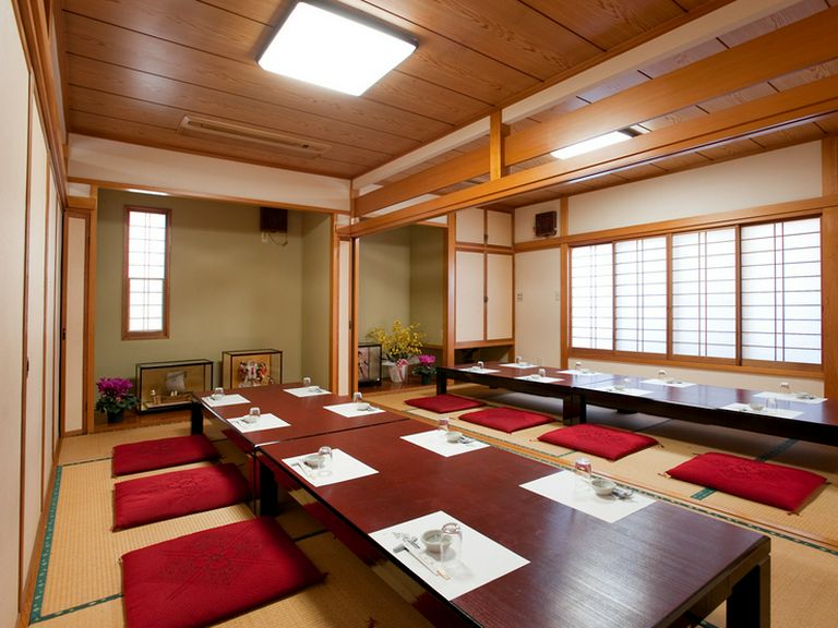 大人数でもOK、法要や各種宴会などにピッタリな座敷