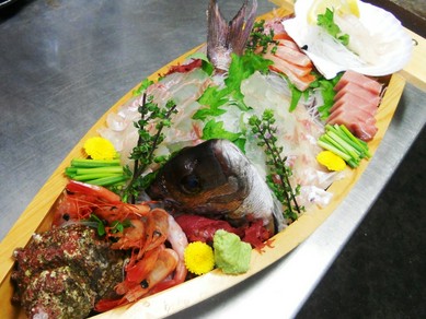 鮮度抜群！　刺身舟盛り