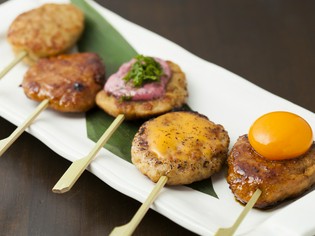 ふわふわ食感が堪能できる『手ごね　つくね串』