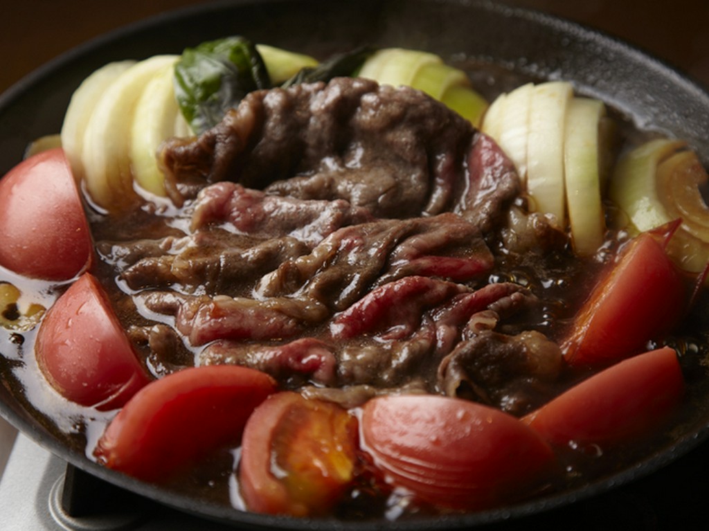 割下の甘みとトマトの酸味が絶妙な『トマトすきやき会席　和牛』