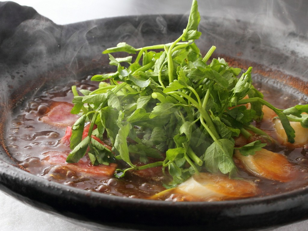 赤ワインと出汁とのハーモニー『牛ヒレ肉の角切りすきやき』