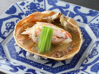 カニみそのソースが染みこんだ『越前カニの甲羅焼き』
