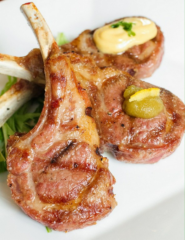 最高級ラムを使用した『ウルトラチョップ（ラムチョップ）』