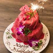 うしごろオリジナルの肉ケーキやスパークリングワインを楽しめるコースのご用意もございます。


新橋で大切な人の誕生日や記念日などの際には是非おまかせください。