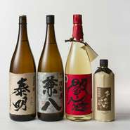 こだわりの厳選した焼酎はもちろん、陶器の甕で寝かせた前割りも