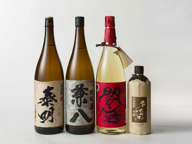 こだわりの厳選した焼酎はもちろん、陶器の甕で寝かせた前割りも