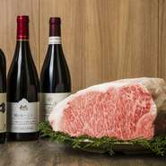 お洒落な落ち着いた雰囲気のインテリアでゆっくりお食事を楽しんで頂けます。
 肉、料理、サービス、全てにおいて最上級の店「うしごろ」です。
